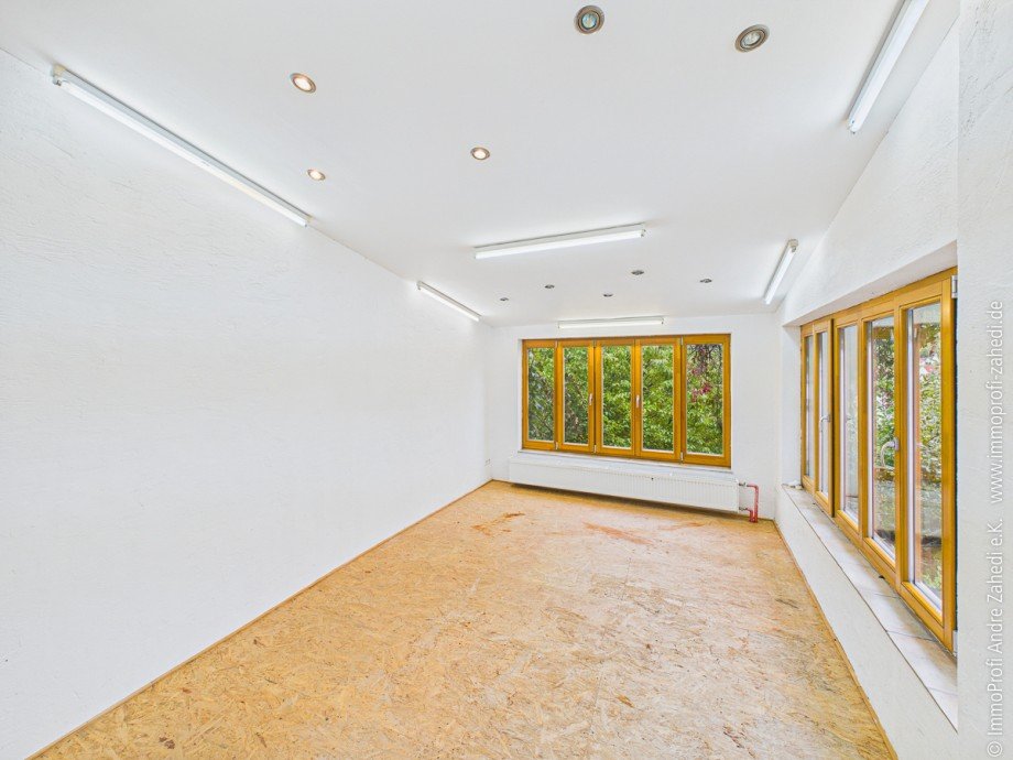 Hobbyraum beheizt hinter Garage Einfamilienhaus M�hltal / Nieder-Ramstadt