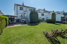 Blick vom Garten Freistehendes 2-Familienhaus mit Anbau in Gross-Zimmern
