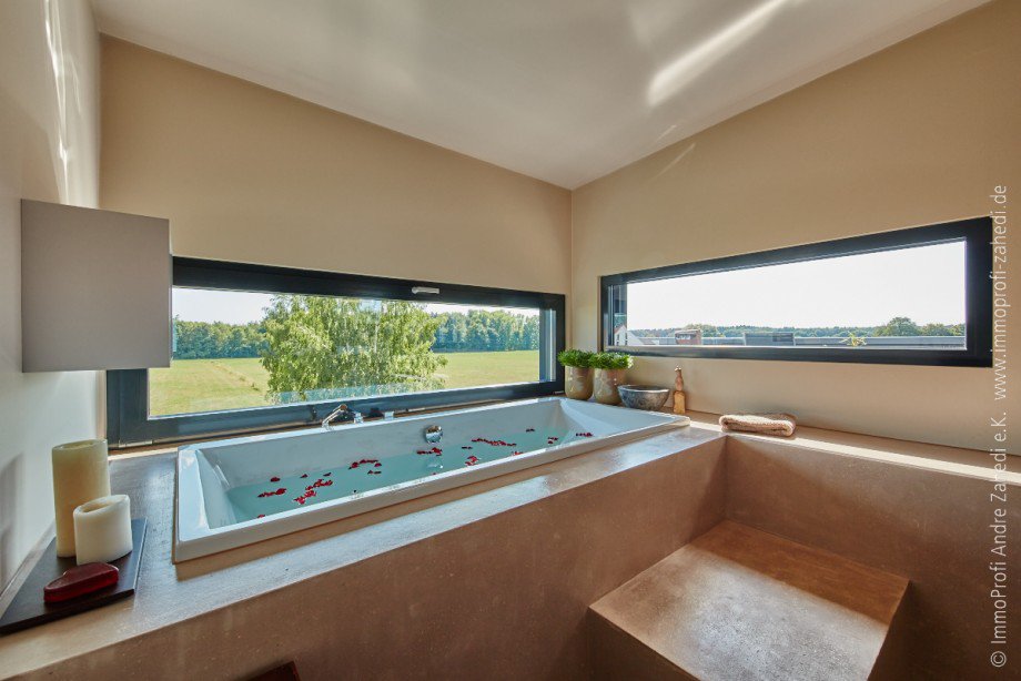 Luxusbadewanne mit Blick Einfamilienhaus Dieburg