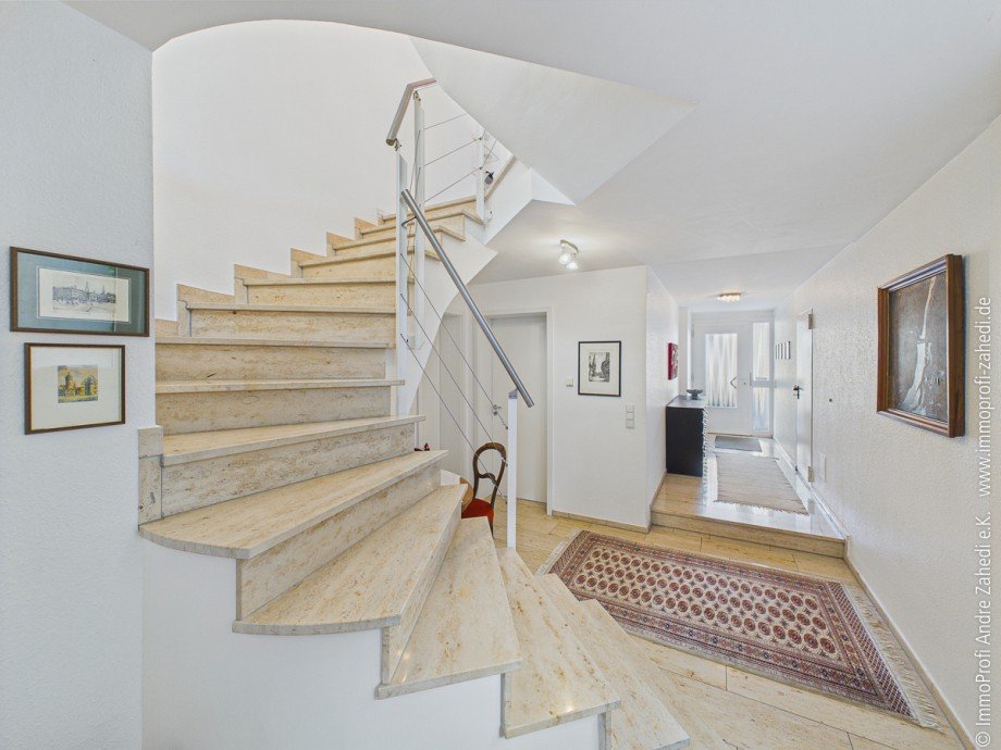 Eingansdiele u. Treppe im EG Doppelhaush�lfte Seeheim-Jugenheim