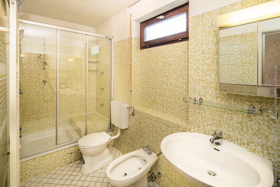 Duschbad im 1.OG Einfamilienhaus Darmstadt / Kranichstein