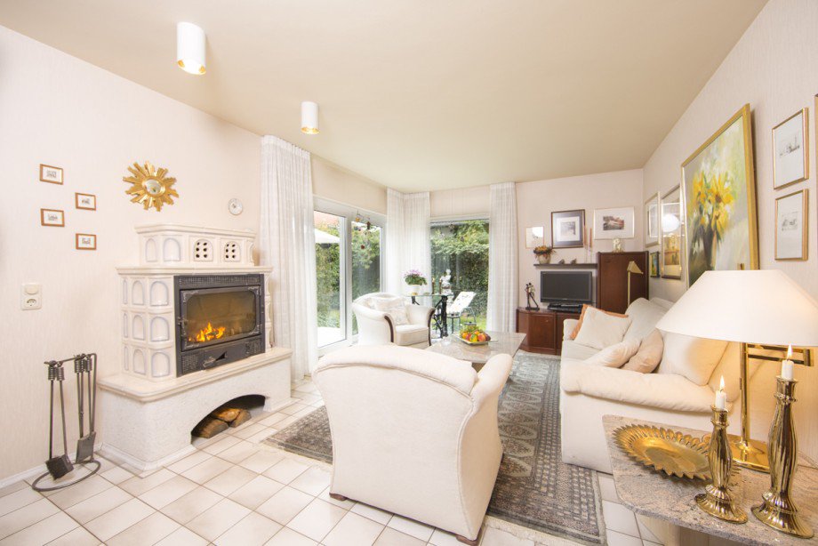 Wohnzimmer mit Kamin Reihenendhaus Griesheim