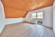 Wohnzimmer mit Balkon 2-Zimmer-Dachgeschoss-ETW +VERKAUFT+