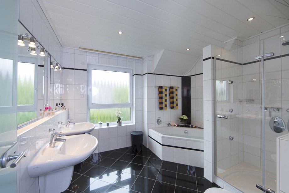 Badezimmer im 1. OG Doppelhaush�lfte Dieburg