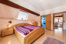 Schlafzimmer mit Bad DG Ehemalige Hofreite f�r 2-3 Generationen in Erzhausen +VERKAUFT+