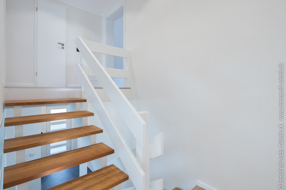 Treppe ins DG Doppelhaush�lfte Seeheim-Jugenheim