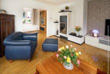 Wohn- und Esszimmer mit Kaminofen Charmantes freistehendes Einfamilienhaus in Ro�dorf +VERKAUFT+