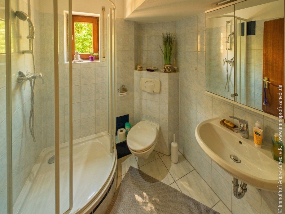 Duschbad im UG Doppelhaush�lfte Ro�dorf
