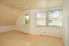 Zimmer im 1. OG Doppelhaush�lfte mit sep. Einliegerwhg. in Dieburg +VERKAUFT+