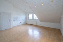 Wohnzimmer+K�che DG-Whg. Freistehendes 3-Familienhaus (komplett frei)