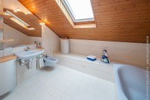 Badezimmer im DG Einfamilienhaus mit ELW in M�hltal