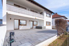 Sonnenterrasse Freistehendes 3-Familienhaus (komplett frei)