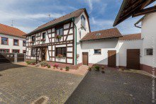 Hofreite mit Fachwerkhaus Ehemalige Hofreite f�r 2-3 Generationen in Erzhausen +VERKAUFT+