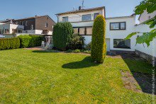 Blick vom Garten Freistehendes 2-Familienhaus mit Anbau in Gross-Zimmern