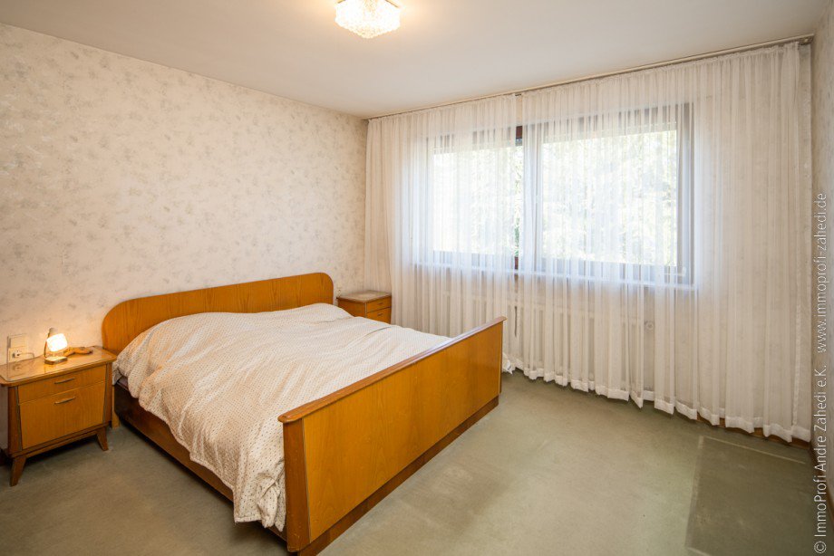 Schlafzimmer im 1.OG mit Duschbad Einfamilienhaus Darmstadt / Kranichstein