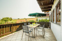 Balkon im EG Freistehendes 1-2 Familienhaus mit Fernblick +VERKAUFT+