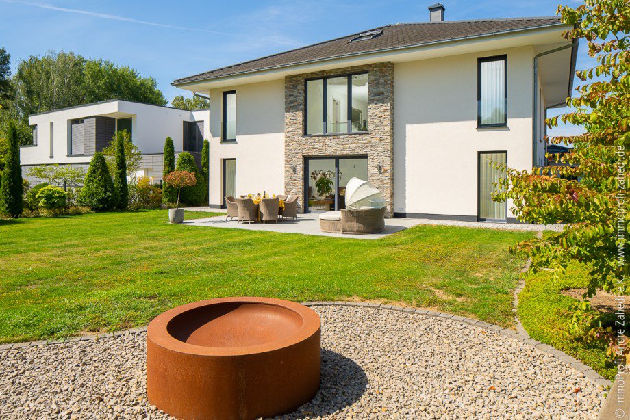 Feuerstelle im Garten Einfamilienhaus Gro�-Zimmern