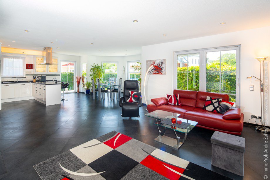 Offener Wohn- und Essbereich mit K�che Einfamilienhaus Gernsheim