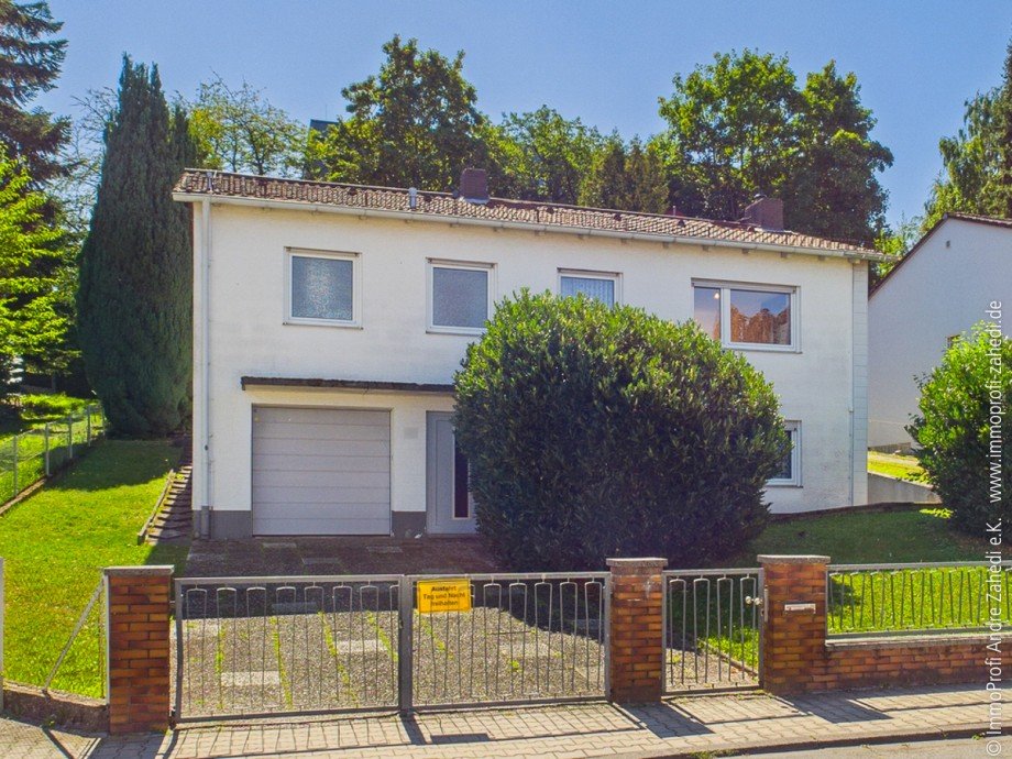 Blick von Strasse Einfamilienhaus Ober-Ramstadt