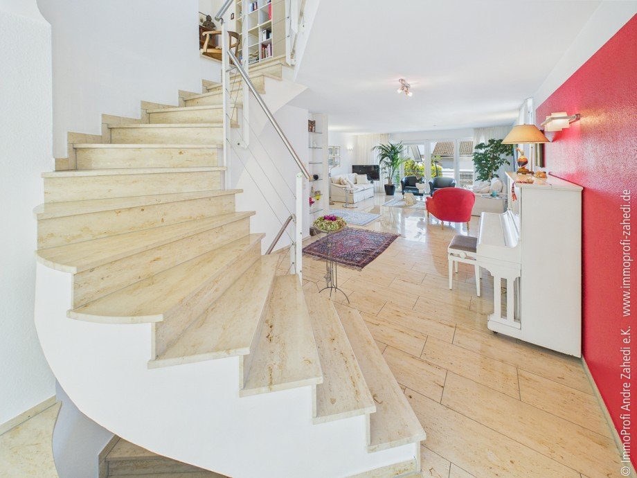 Treppe ins DG Doppelhaush�lfte Seeheim-Jugenheim