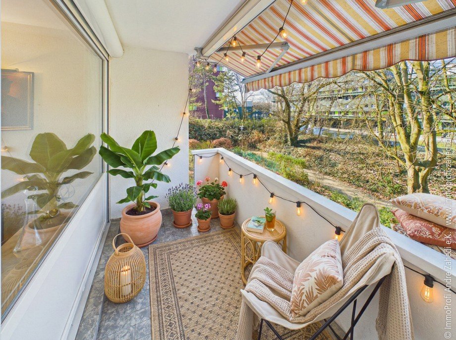Balkon mit Markise Etagenwohnung Darmstadt