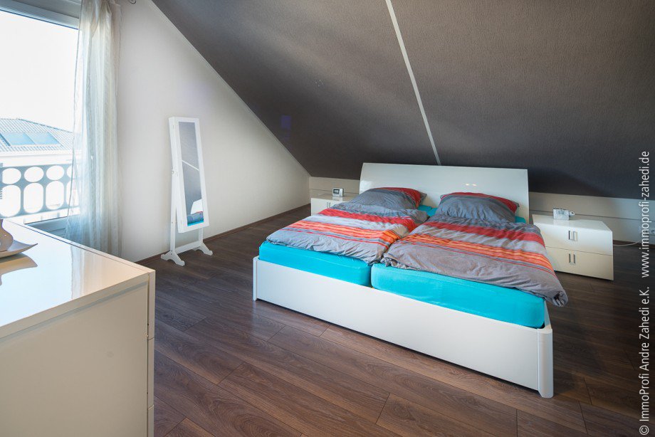 Zimmer im DG Reihenendhaus Weiterstadt