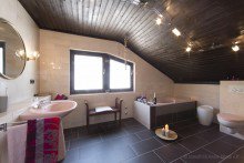 Badezimmer im DG Einfamilienhaus mit Garage in Riedstadt-Erfelden +VERKAUFT+