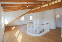 Blick zum Wohnzimmer Neubau-Maisonette-Dachgescho�-Mietwohnung in Darmstadt +VERMIETET+