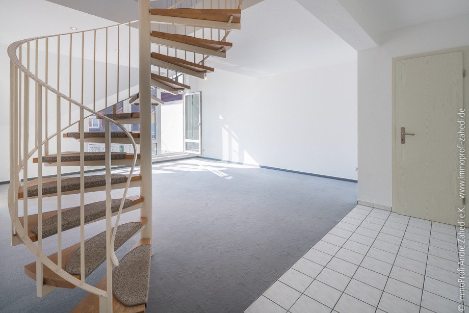 Treppe zum Dachstudio Maisonettewohnung Griesheim