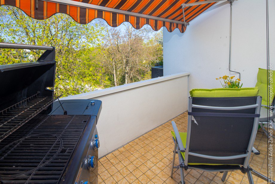 Loggia mit Blick ins Gr�ne Dachgeschosswohnung Darmstadt