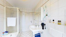 Bad mit Wanne und Dusche 3-Zimmer-Eigentumswohnung +VERKAUFT+