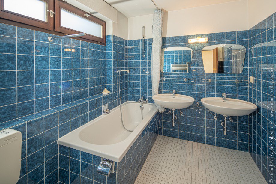 Badezimmer im 1. OG Einfamilienhaus Darmstadt / Kranichstein