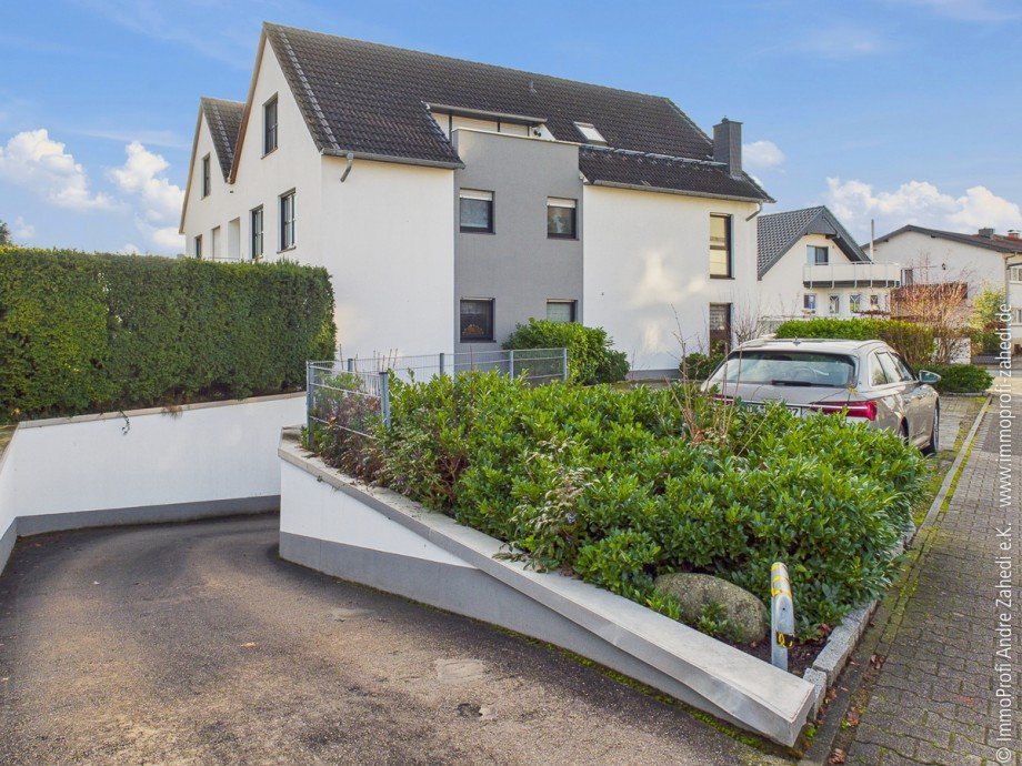 Einfahrt Tiefgarage Etagenwohnung Weiterstadt / Schneppenhausen