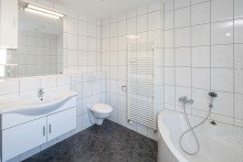 Badezimmer im OG Freistehendes 2-FH mit Anbau in M�hltal-Traisa +VERKAUFT+