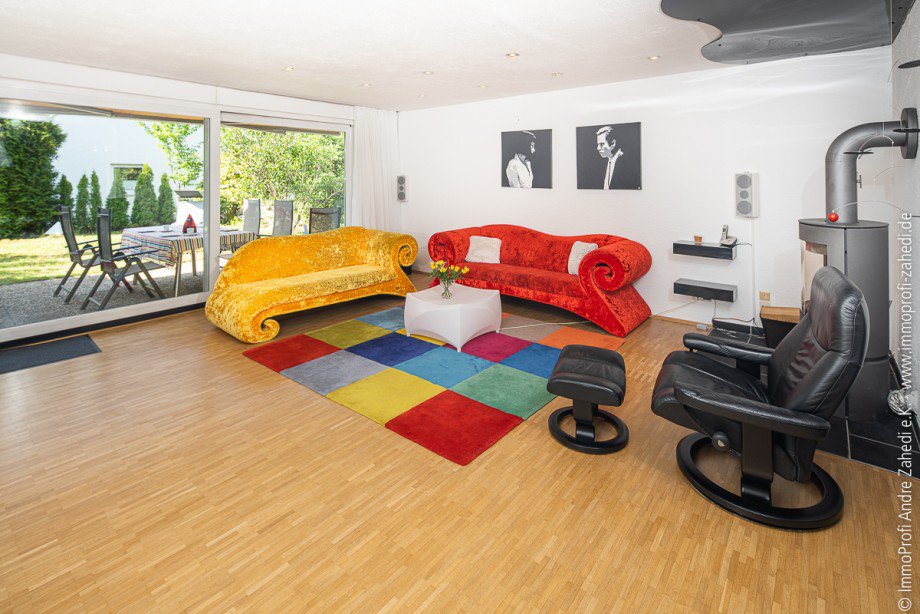 Wohnzimmer mit Kaminofen Reihenendhaus Seeheim-Jugenheim