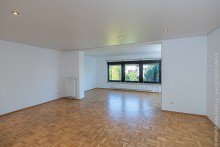 Wohn- und Esszimmer im EG Freistehendes 2-Familienhaus mit Anbau in Gross-Zimmern