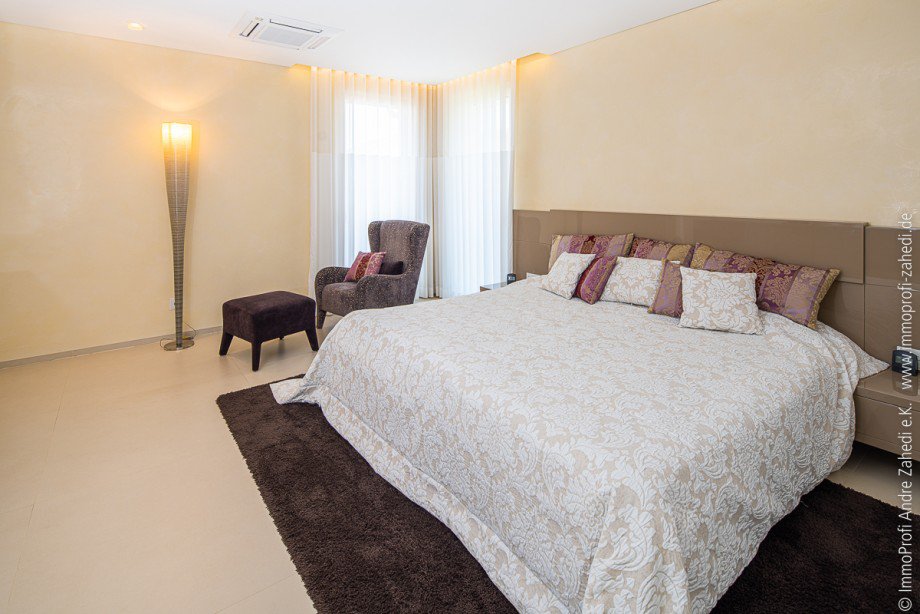 Masterbedroom Einfamilienhaus Gro�-Zimmern