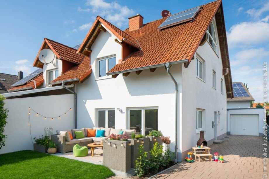 Hausansicht mit Terrasse Doppelhaush�lfte Weiterstadt