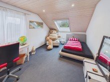 Zimmer im DG Exklusive Doppelhaush�lfte mit Traumgarten - Weiterstadt-Braunshardt +VERKAUFT+