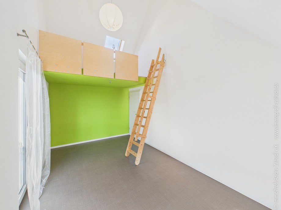 Kinderzimmer mit Galerie im DG Einfamilienhaus Griesheim