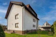 Hausansicht Freistehendes 3-Familienhaus (komplett frei)