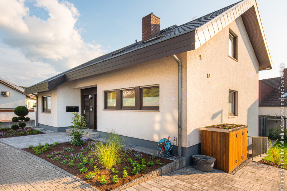 Blick von Strasse Doppelhaush�lfte Seeheim-Jugenheim