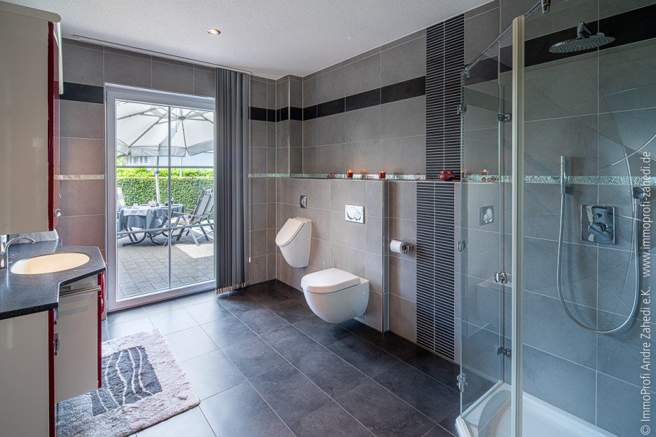 Duschbad mit Sauna im EG Einfamilienhaus Gernsheim