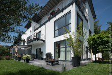 Blick vom Garten Exklusive Doppelhaush�lfte mit Garage in M�hltal +VERKAUFT+