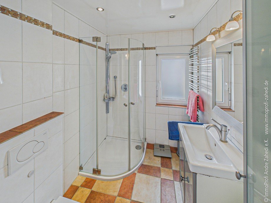 Duschbad im EG Einfamilienhaus M�hltal / Nieder-Ramstadt