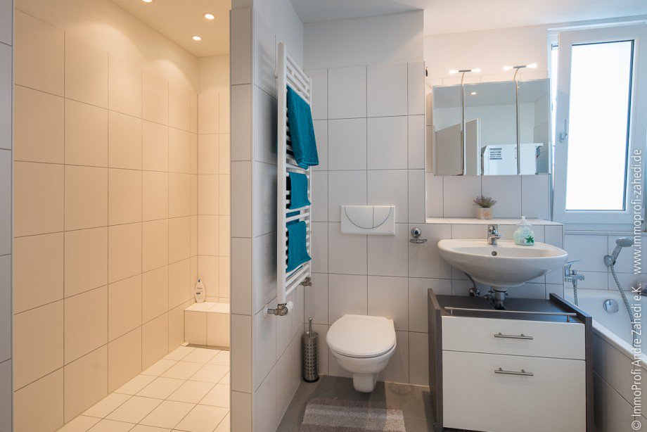 Tageslichtbad im OG Reihenendhaus Weiterstadt