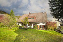 Gartenansicht Freistehendes Einfamilienhaus mit ELW in M�hltal +VERKAUFT+