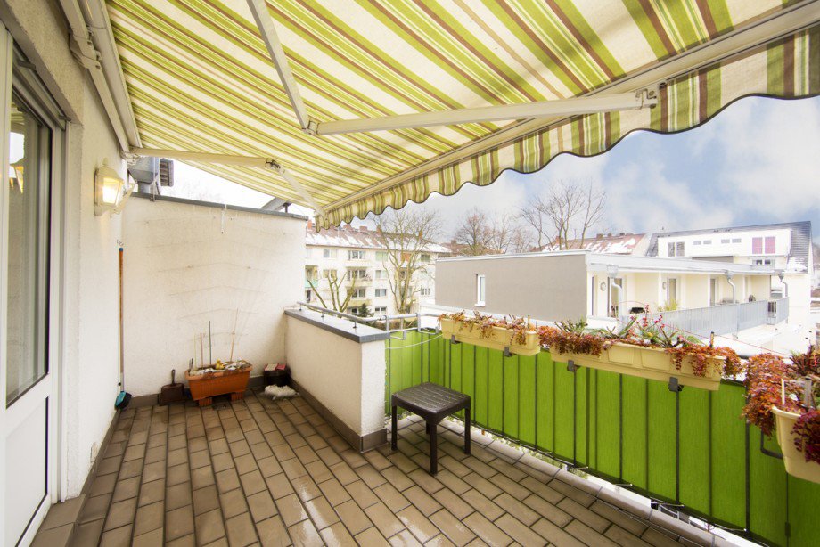 S�dbalkon mit elektr. Markise Maisonettewohnung Darmstadt