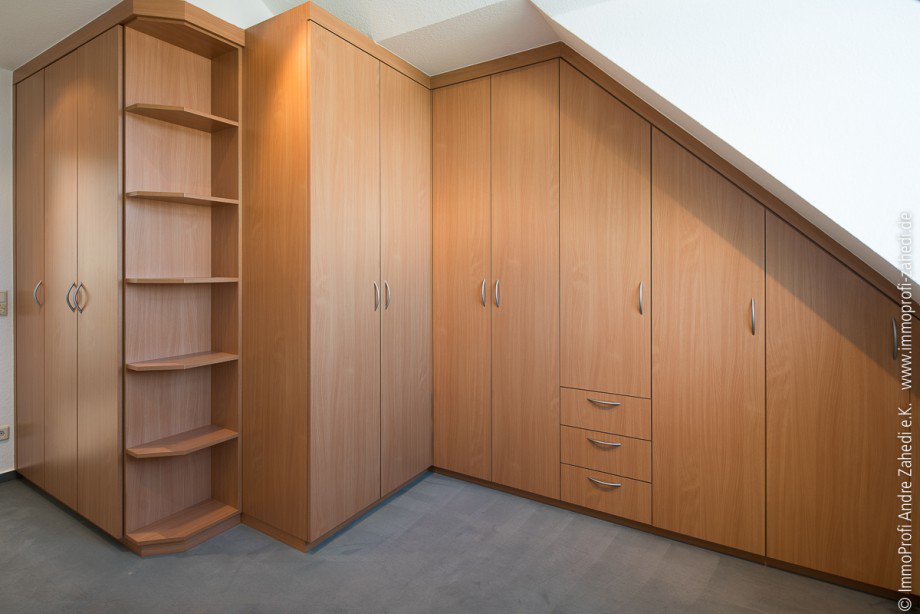 Zimmer mit Einbauschrank Maisonettewohnung Griesheim