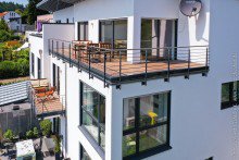 Blick auf Terrassen Exklusive Doppelhaush�lfte mit Garage in M�hltal +VERKAUFT+